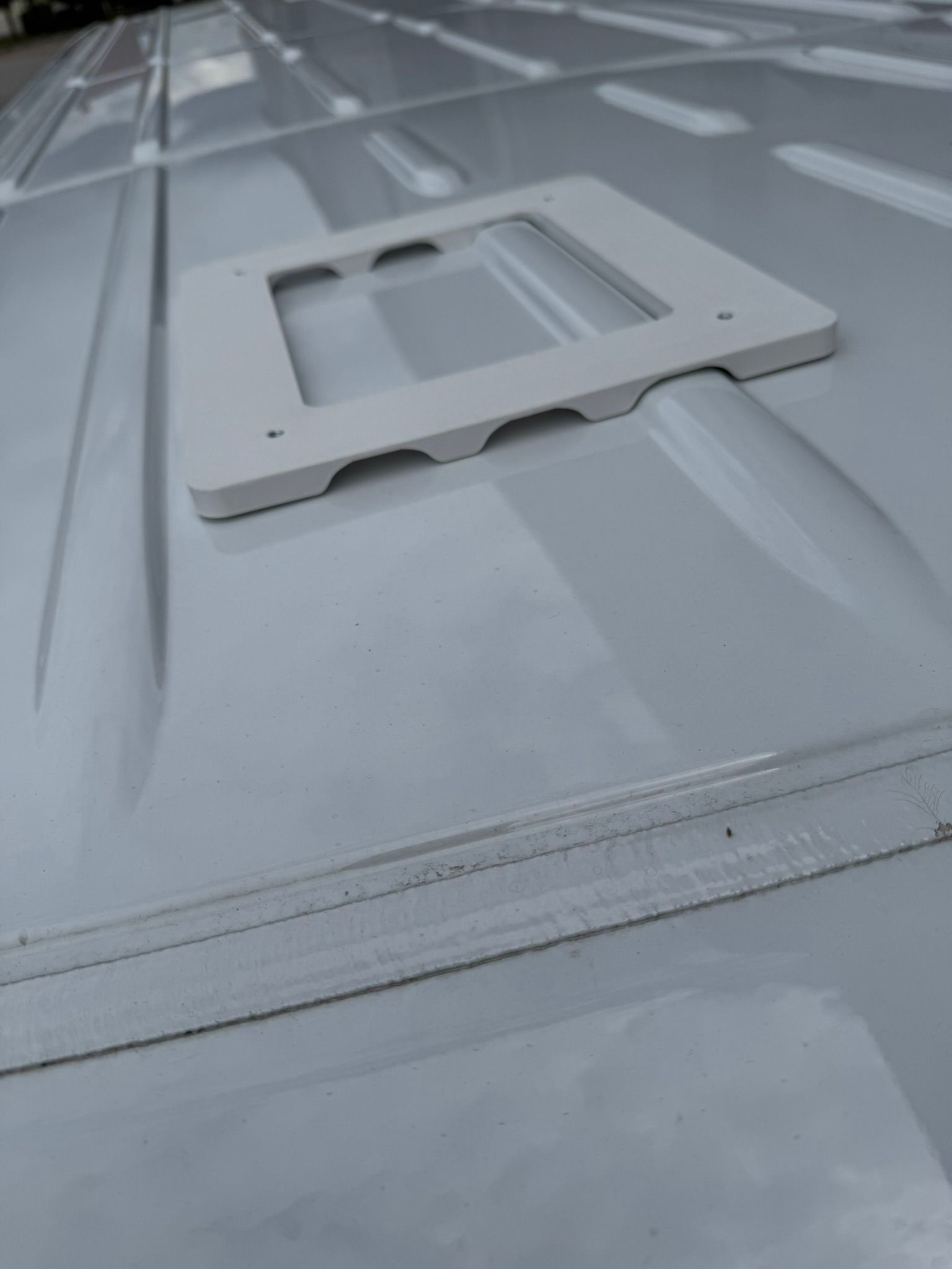 Adapterplatte SPRINTER  (ab 2018) für Flat Mount closed weiß